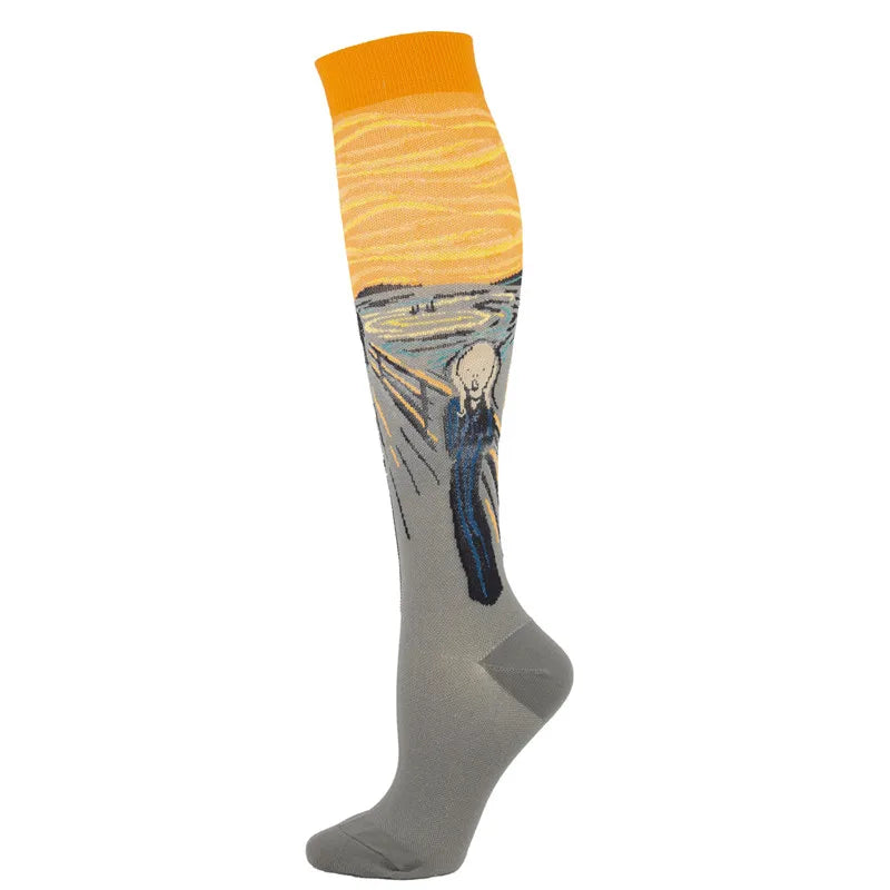 Novelty Funny Compression Socks Men Women Happy Oil Painting Shouting Mona Lisa Smile Hip Hop Nursing Compression Sock Popsocket