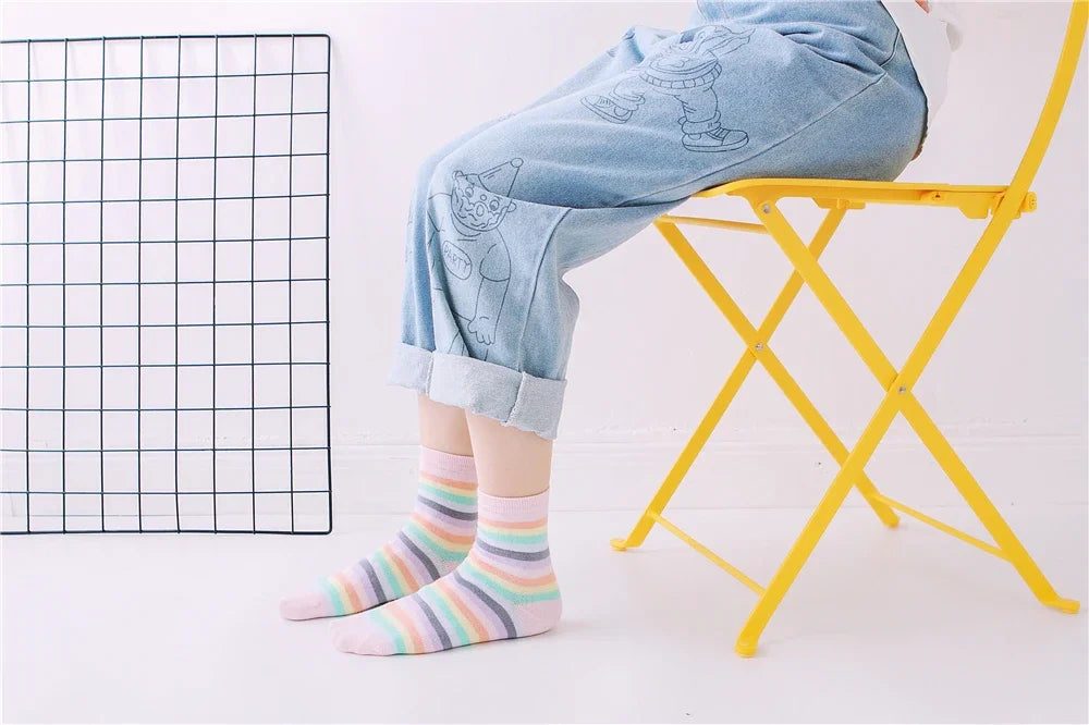 Striped Novelty Socks For Girls Red Pink Rainbow Color Novelty Young Art Funny Hipster Street Dance Gift Dropship