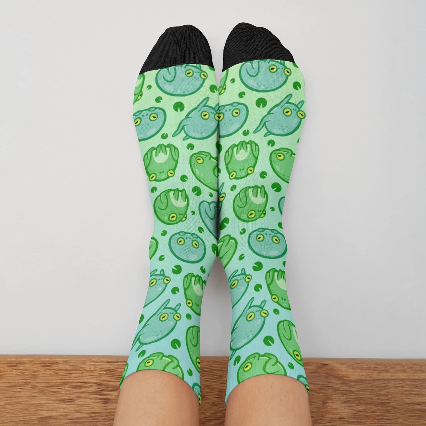 Novelty cartoon frog print men's socks Harajuku street style retro trend comfortable breathable non-slip casual socks fun gift